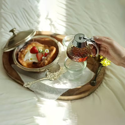 Drip-free honey dispenser, maple syrup pouring bottle, honey jar with stand, exquisite honeycomb-shaped honey pitcher